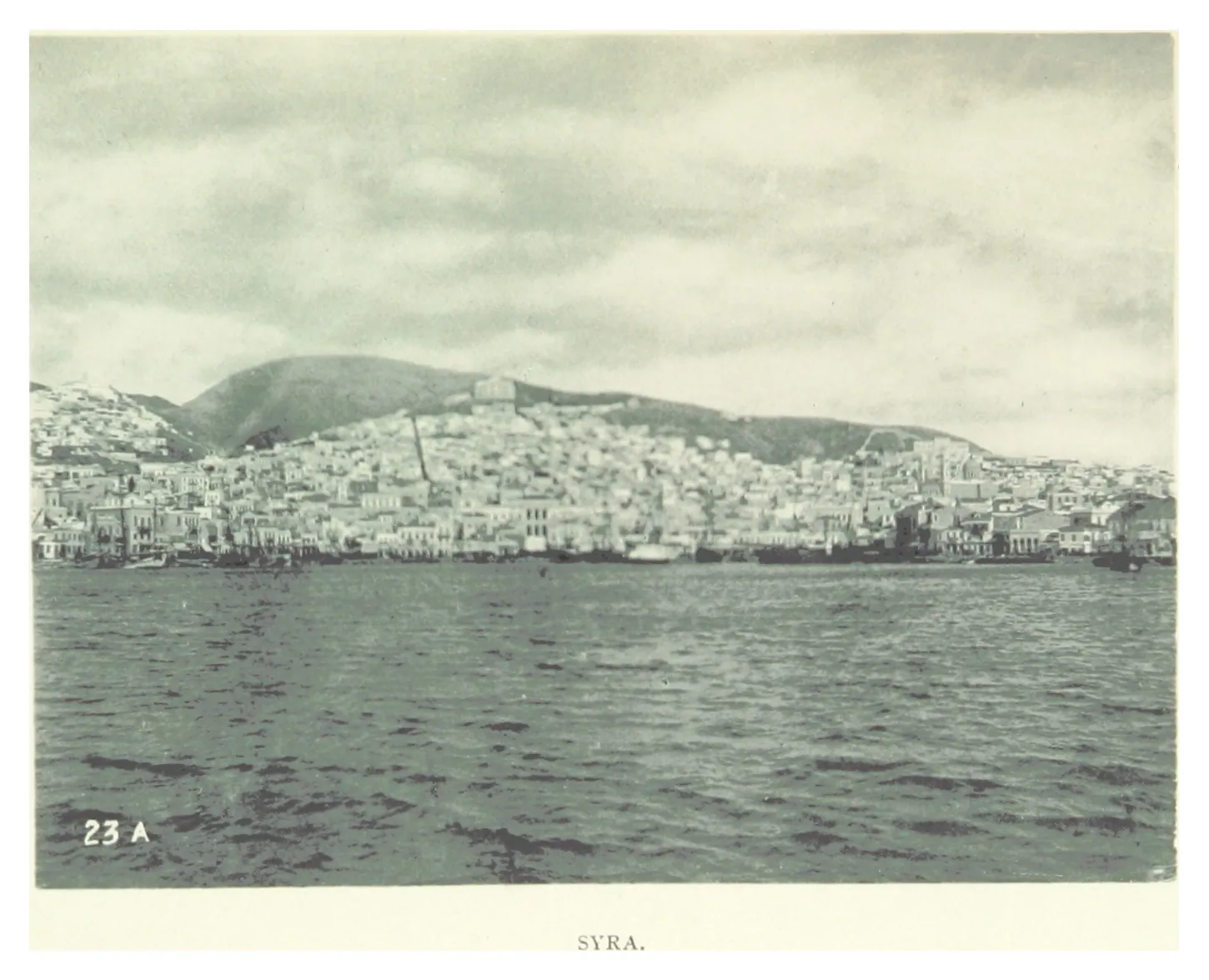 Η Ερμούπολη από τη θάλασσα σε φωτογραφία του 1897
